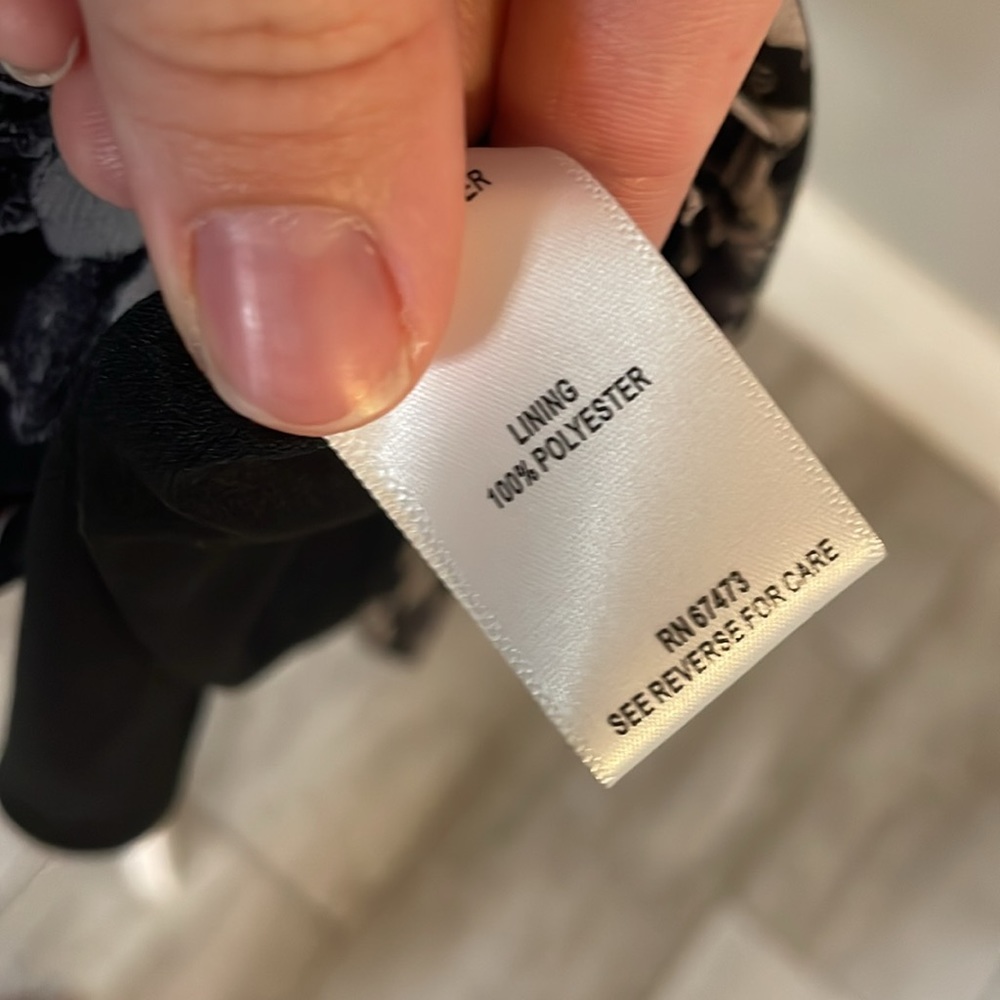 [Just Taylor] Black/Lavender Floral Dress - Size 6 - Picture 4 of 5